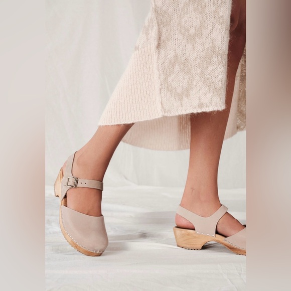 MIA Shoes - Mia Sofia Wooden Sweedish Leather Beige Clogs Sz 40